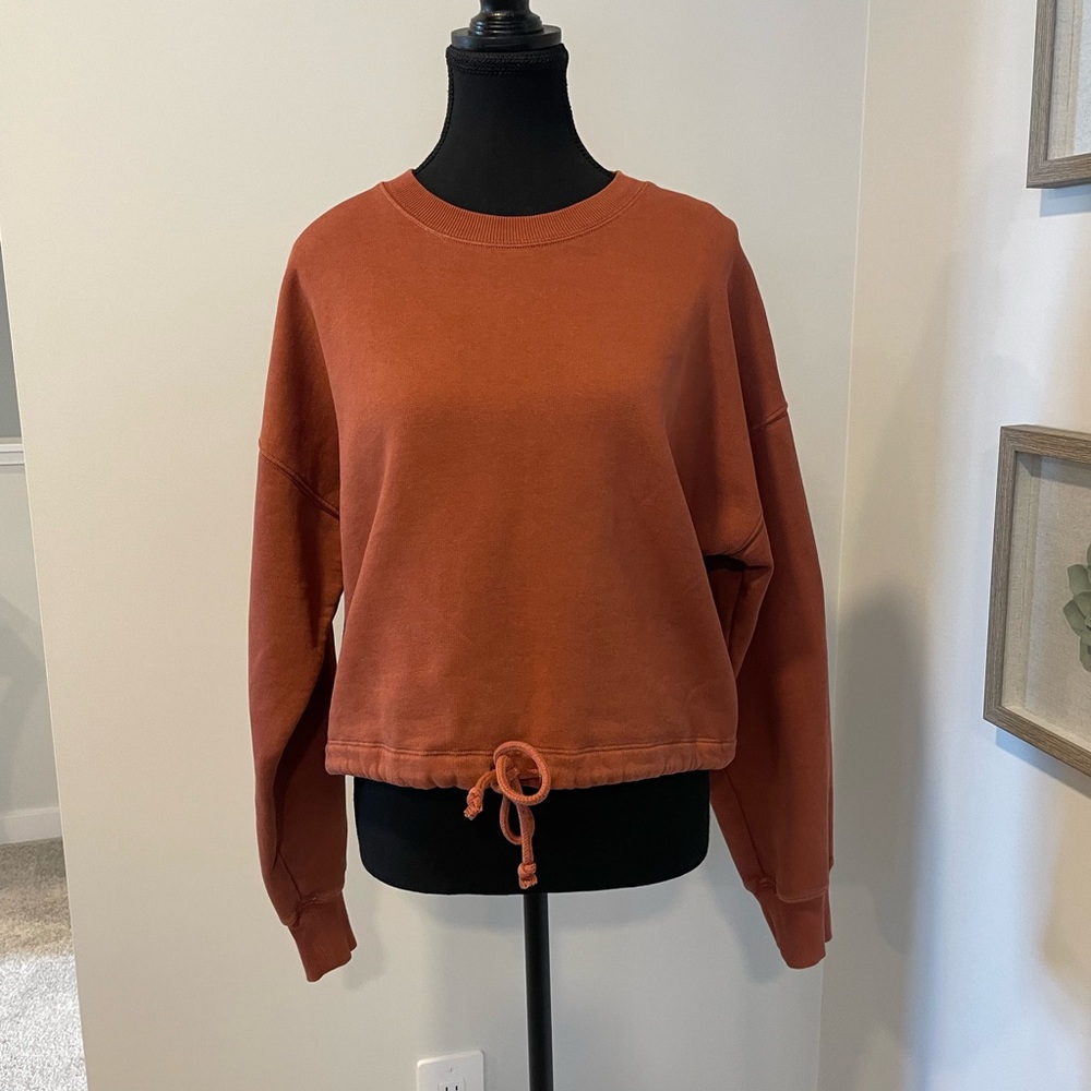 Aritzia Wilfred Free Rust Cropped Tie Front Sweatshirt EUC